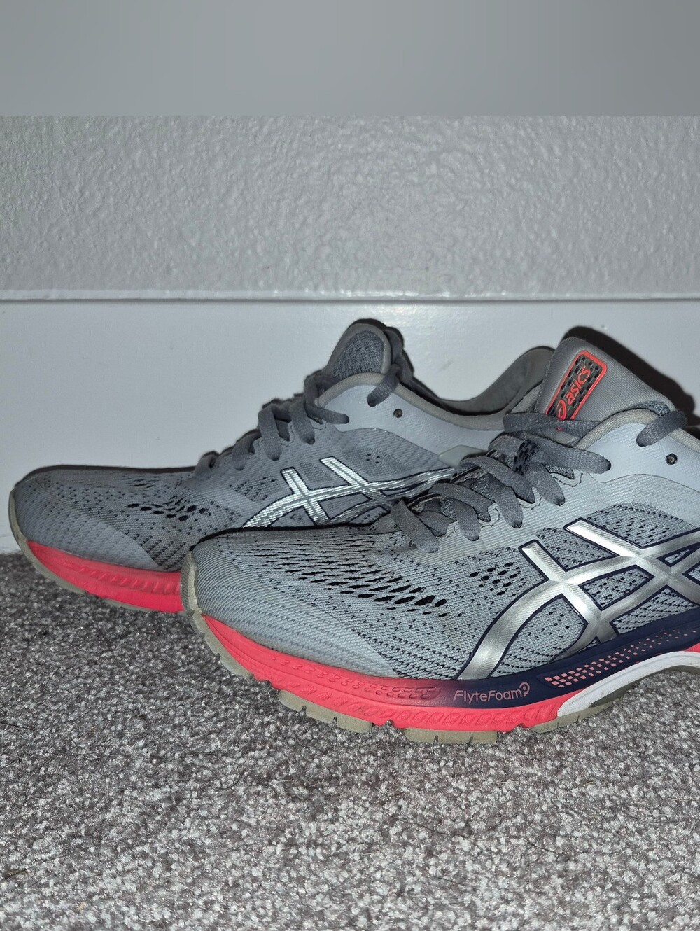 ASICS Gray and Pink Women's-Style 26 Running Shoes Size 8 Peidmont Gray